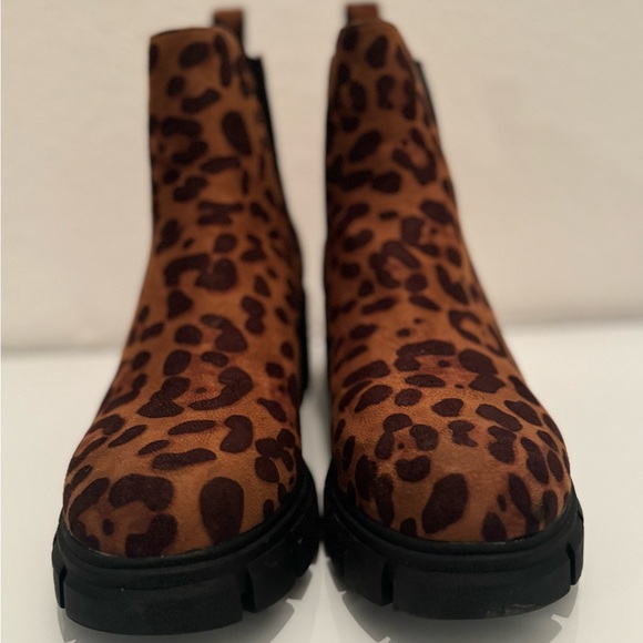 Leopard print booties, size 8, new, - Picture 2 of 3